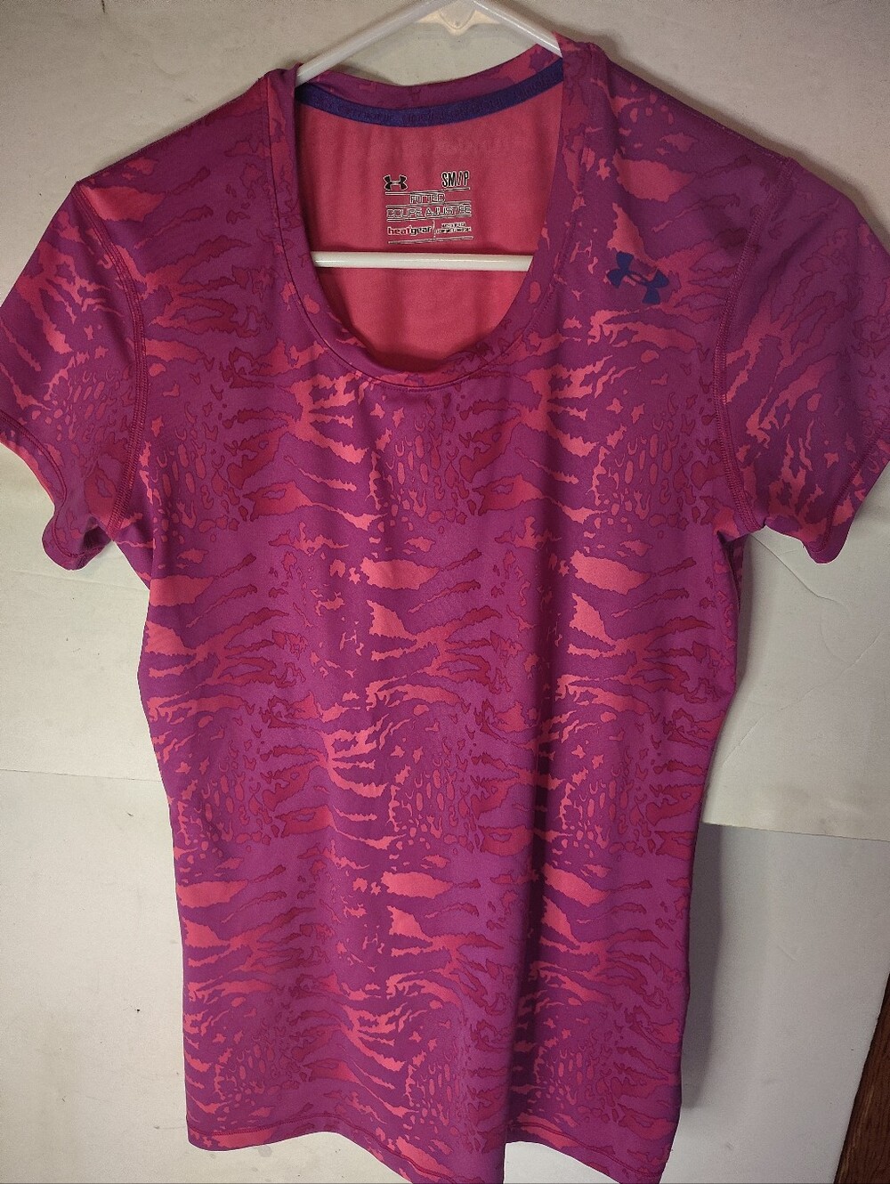 Under Armour HeatGear Womens Small Pink Purple Abstract Tiger Print Athletic Tee